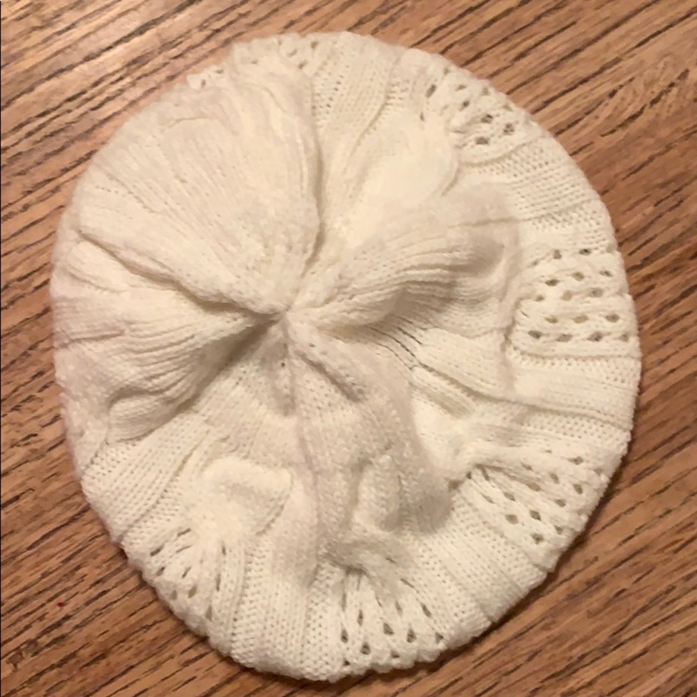 Cute white Beanie hat yarn pacsun